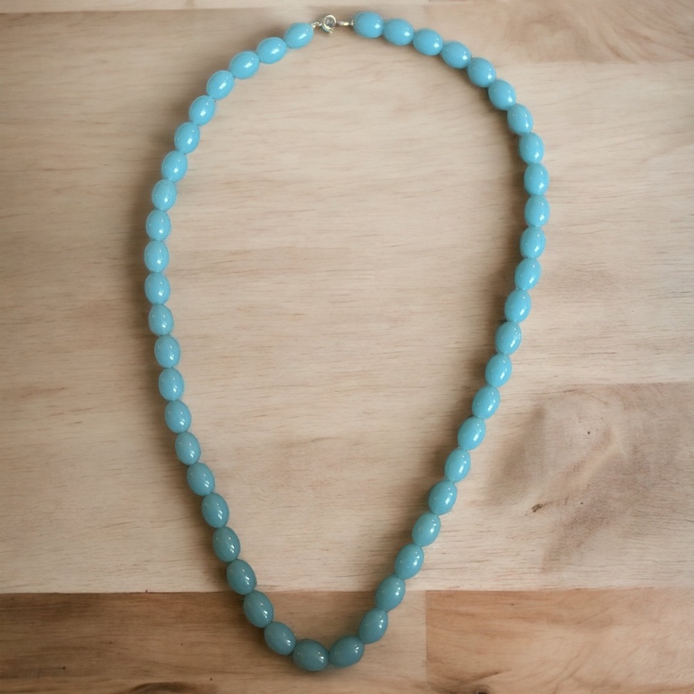beautiful blue beaded necklace 💙
